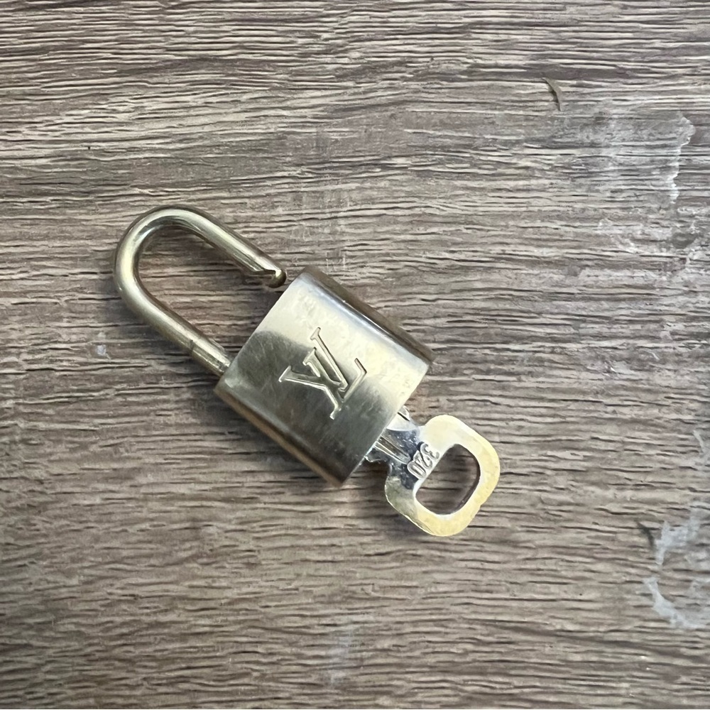 LOUIS vuitton brass lockset #320 no3